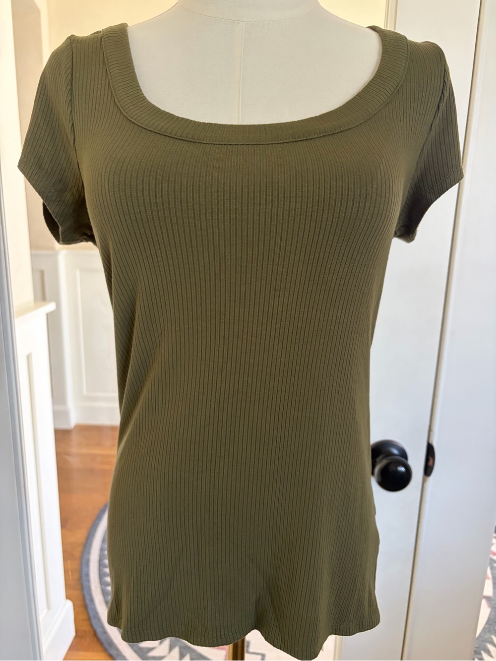 Women’s Scoop Neck Ribbed Short Sleeve Top - Olive